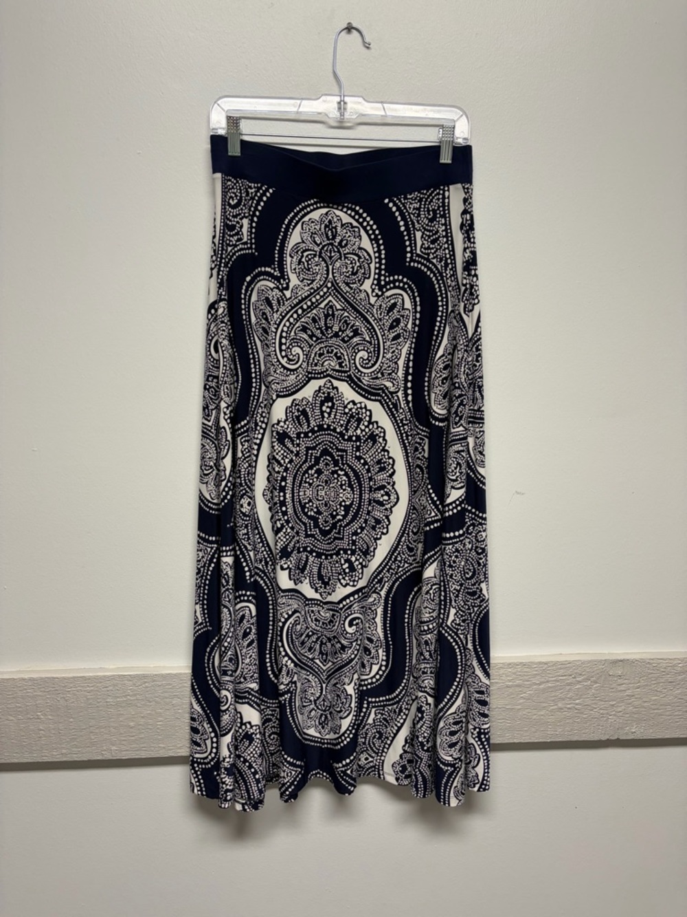 Pull On Stretchy Skirt M